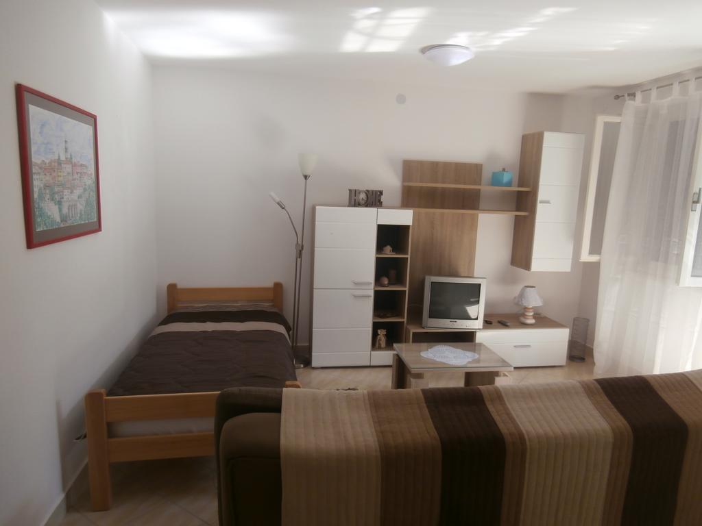 Apartment Gabi Лабин Екстер'єр фото